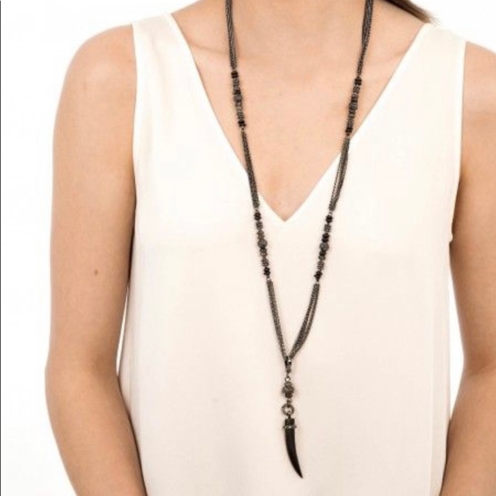 Stella & Dot Arlo Horn necklace EUC